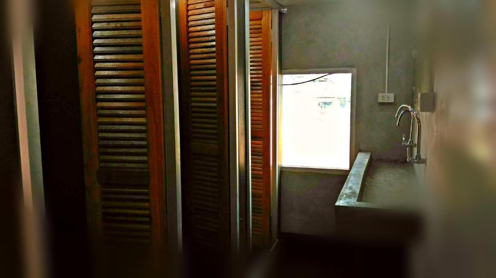 The Twins Hostel Bangkok Exterior photo