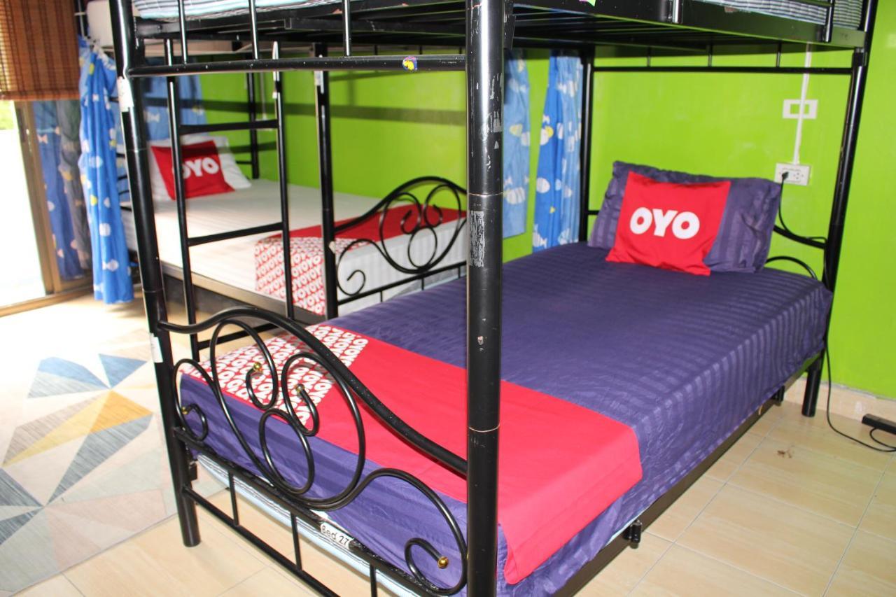The Twins Hostel Bangkok Exterior photo