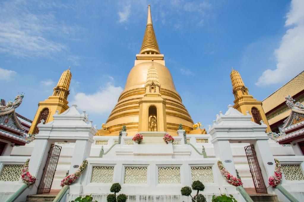 The Twins Hostel Bangkok Exterior photo
