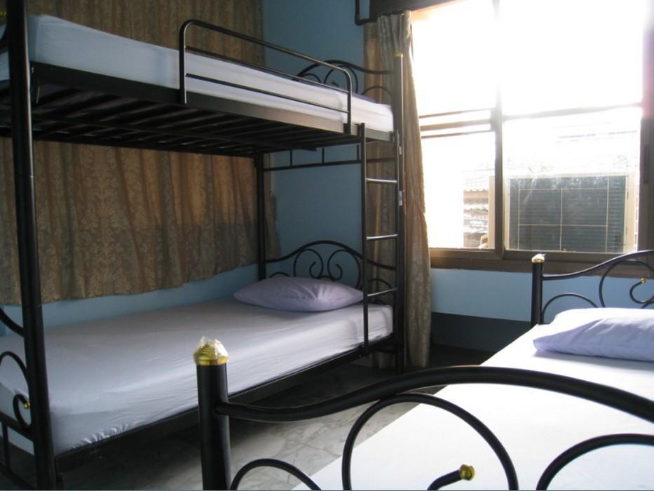 The Twins Hostel Bangkok Exterior photo